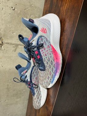 Under Armour Curry 9 flow pink and grey.